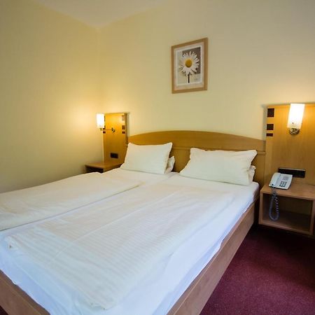 Bb Haus Neugebauer Garni Otel Geisenheim Dış mekan fotoğraf