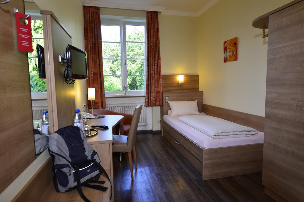 Bb Haus Neugebauer Garni Otel Geisenheim Dış mekan fotoğraf